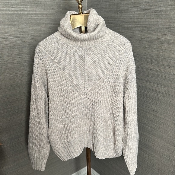 Brochu Walker sweater - Picture 6 of 10